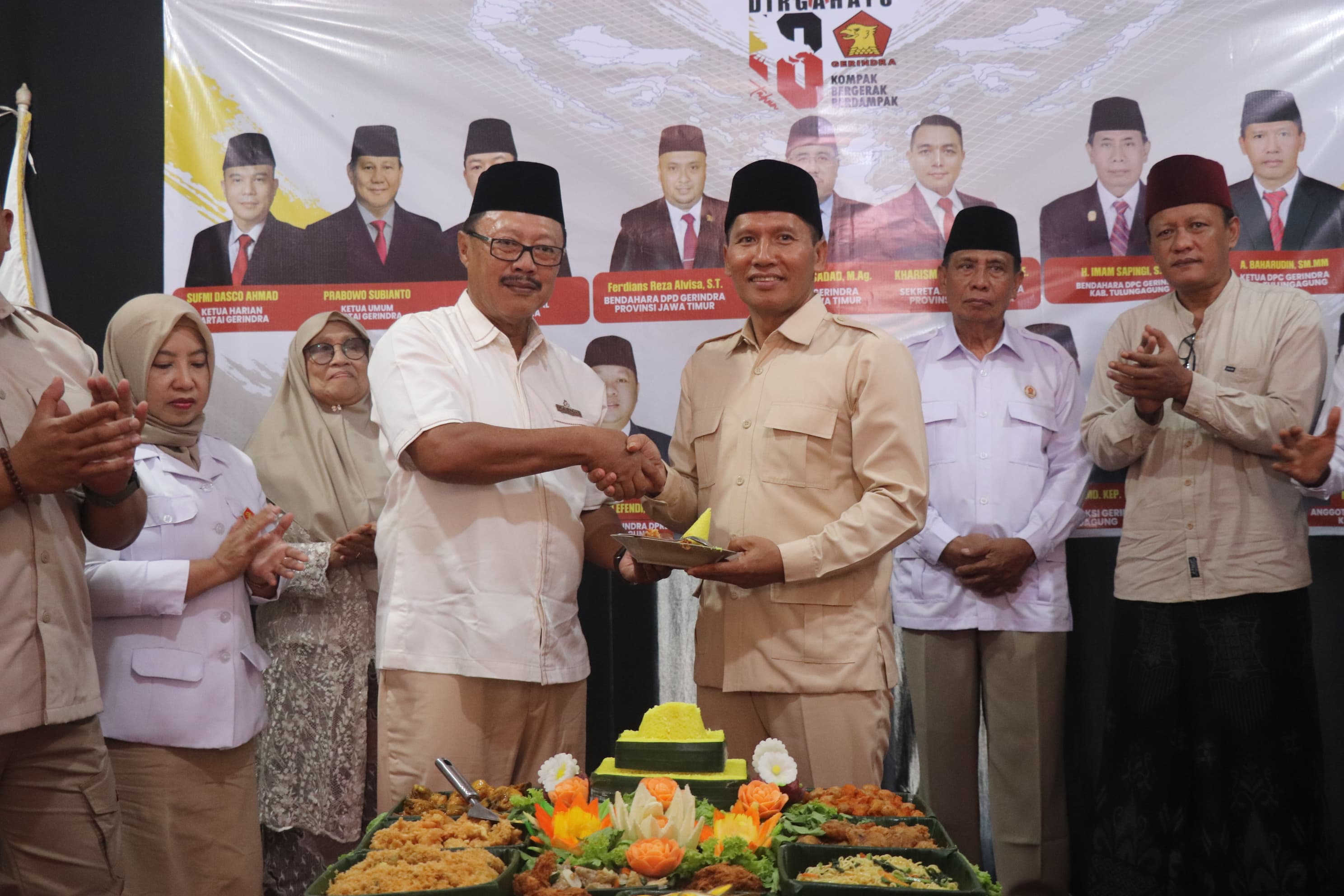Peringatan Hari Ulang Tahun (HUT) Ke-18 Partai Gerindra yang dilaksanakan pada Minggu (8/2) di kantor DPC Partai Gerindra Tulungagung.