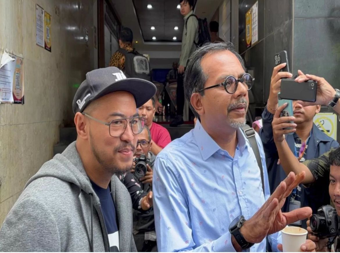 Panji Pragiwaksodo jalani hukum adat Toraja usai kontroversi stand up. Serahkan 1 babi dan 5 ayam sebagai sanksi adat.