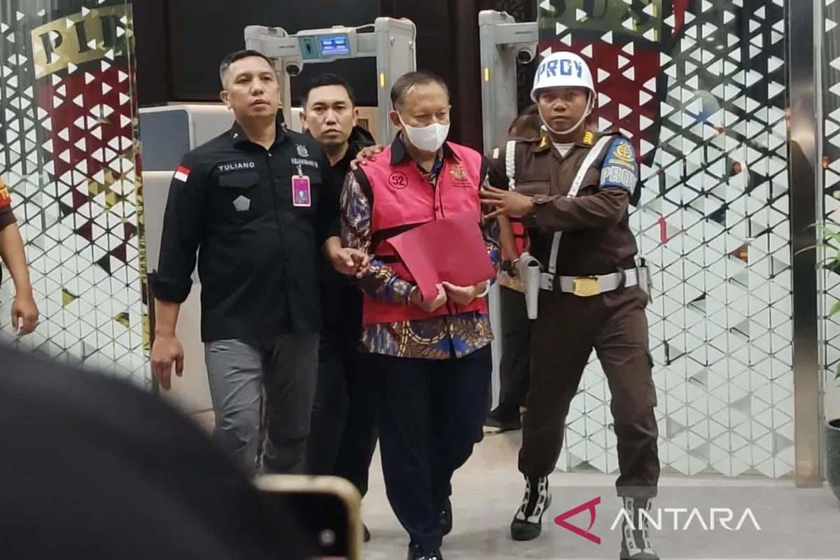 Skandal korupsi ekspor CPO mengakibatkan kerugian negara hingga Rp14 triliun. 11 tersangka, termasuk pejabat negara, ditangkap.