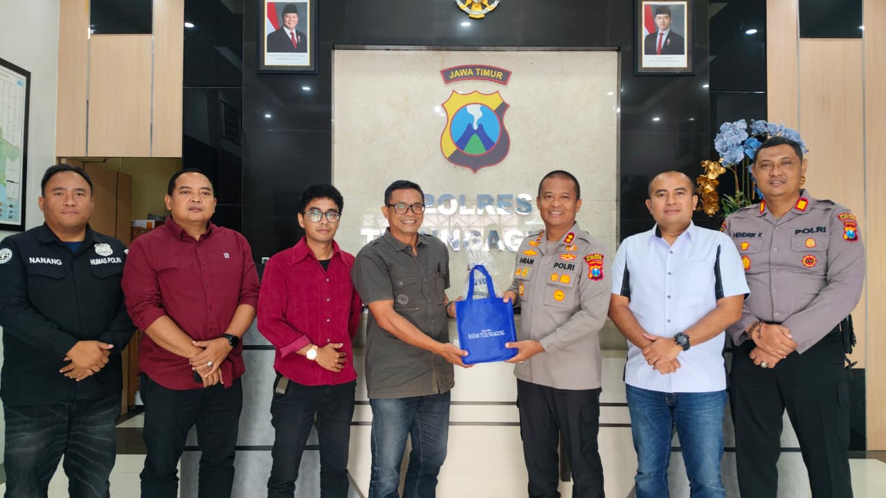 Kunjungan silaturahmi Jawa Pos Radar Tulungagung ke Mapolres Tulungagung pada Rabu (11/2) pagi.(DHIYAH AYU/RADAR TULUNGAGUNG)