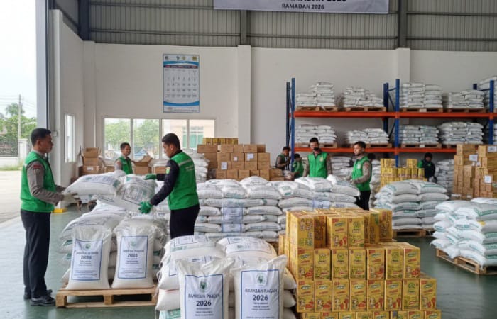 Sebanyak 35,04 juta KPM menerima bansos bantuan pangan 2026 berupa 10 kg beras dan 2 liter minyak goreng selama dua bulan untuk menjaga daya beli jelang Idul Fitri.
