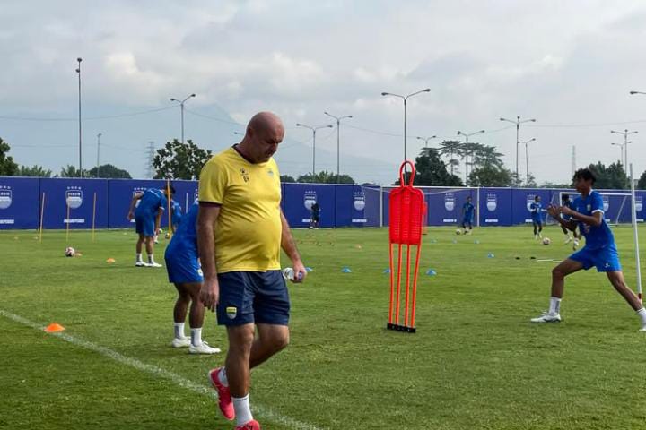 Operasi Rahasia Bojan Hodak di Persib Bandung: Skuad Dua Lapis Disiapkan untuk Pertahankan Gelar dan Bungkam Persija-Dewa United