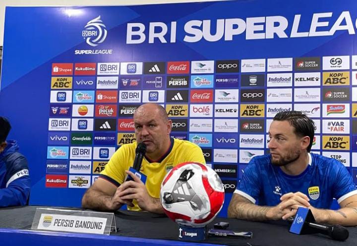 Bojan Hodak, Pelatih Persib Bandung yang Dituding Bunuh Sepak Bola Indah, Kini Justru Buktikan Mental Baja dan Angkat Piala