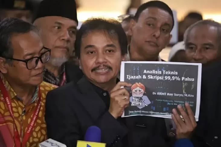 Kasus ijazah Jokowi makin memanas. Tim Roy Suryo menegaskan SP3 dua orang seharusnya menggugurkan seluruh LP secara hukum.