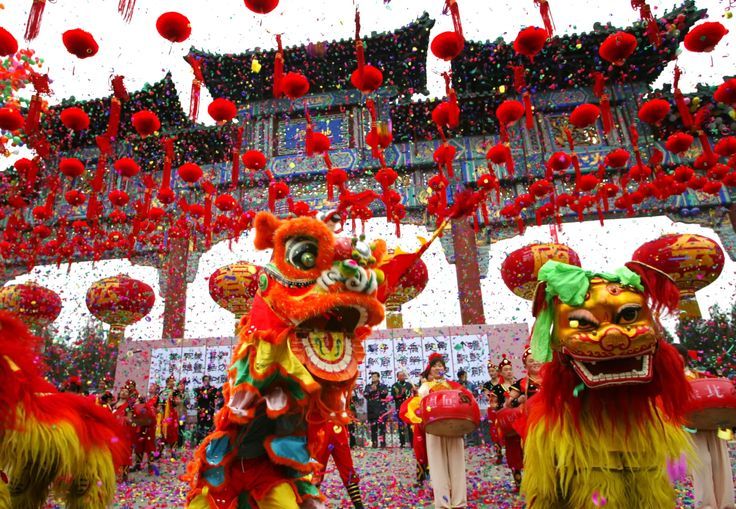 Legenda Nian dan barongsai jadi asal-usul tradisi merah dan petasan saat Imlek. Ini kisah lengkap di balik perayaannya.