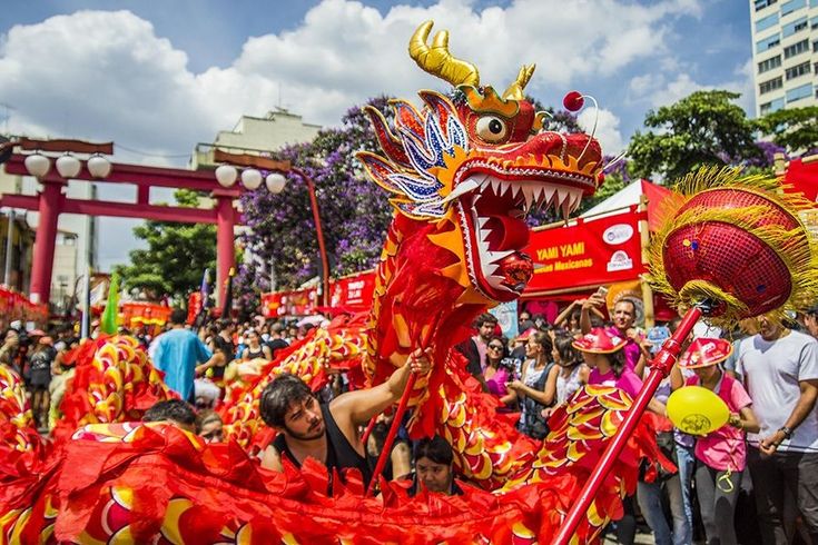 Sejarah Tahun Baru Imlek 2023, dari Festival Musim Semi di Tiongkok hingga resmi jadi hari libur nasional di Indonesia.