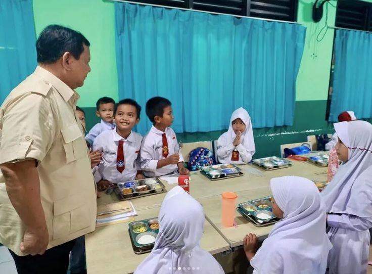 Program Makan Bergizi Gratis disebut gagal, Prabowo ungkap kini sudah menjangkau 60 juta penerima dan ditargetkan naik jadi 80 juta. Pinterest