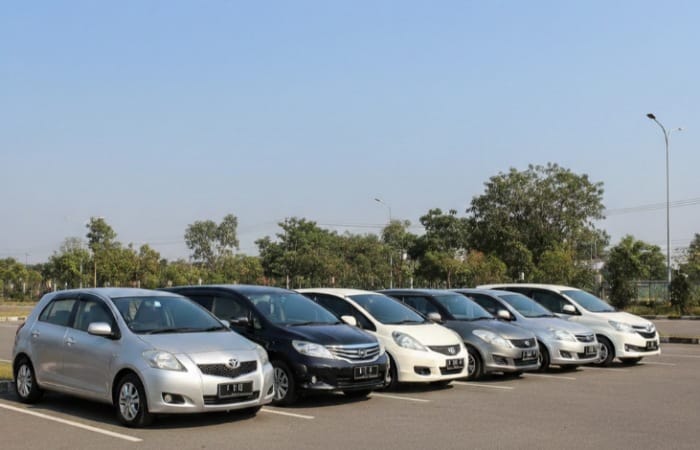 Rekomendasi 7 mobil terbaik Rp80 jutaan yang irit BBM, minim drama, dari Toyota Yaris hingga Kijang Innova.