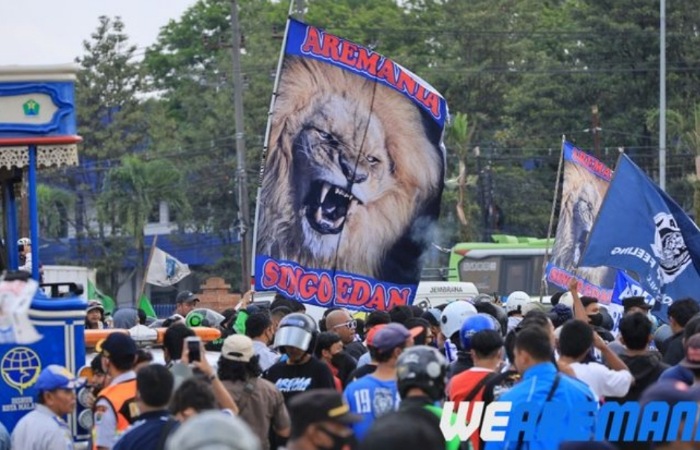 Update cedera Ahmad Maulana Arema FC terbaru: bek kanan Singo Edan dijadwalkan comeback ke Malang pada Maret untuk pemulihan bersama tim medis.