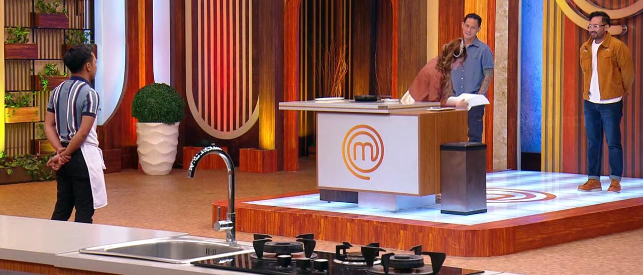 MasterChef Indonesia One Pot Meal ricuh, Ragil ditegur soal panci kotor dan Rizky jadi pemenang.