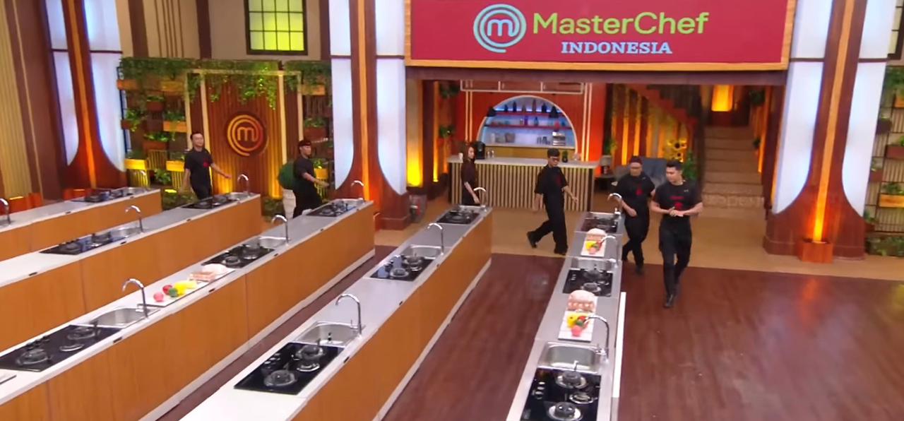 Pressure Test MasterChef Indonesia 15 menit uji presisi dan anti cross contamination. Salah potong bisa terancam eliminasi.