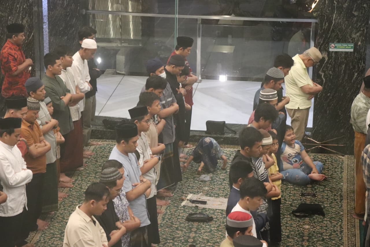 Warga Muhammadiyah Tulungagung mulai melaksanakan Tarawih perdana jelang Ramadan 2026 pada Selasa (17/2) malam.(SANDY YUWANA/RADAR TULUNAGGUNG)