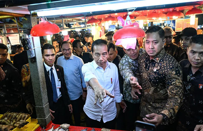 Bara JP dukung Prabowo Gibran dua periode demi lanjutkan program Jokowi hingga 2045. Relawan klaim dukungan publik capai 83 persen.