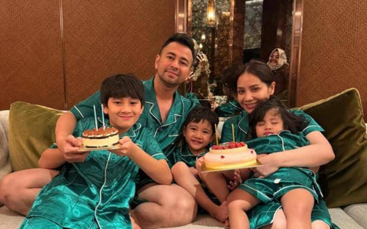 Ulang tahun Raffi Ahmad dan Nagita Slavina dirayakan berlapis dari Singapura hingga Jakarta, penuh kejutan keluarga dan penampilan spesial.