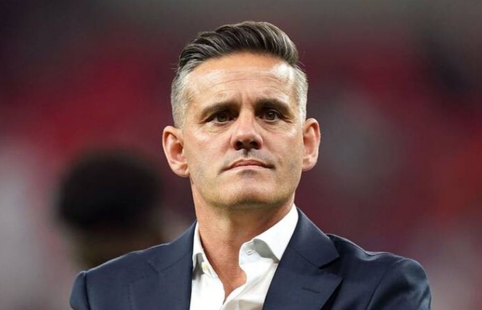Taktik John Herdman di Timnas Indonesia 2026 mengandalkan 3 bek, wing play, dan high press demi target Piala Dunia 2030.