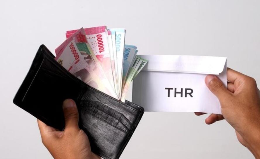THR pensiunan 2026 disebut cair lebih cepat dan ada rapelan. PT TASPEN tegaskan belum ada keputusan resmi kenaikan pensiun.
