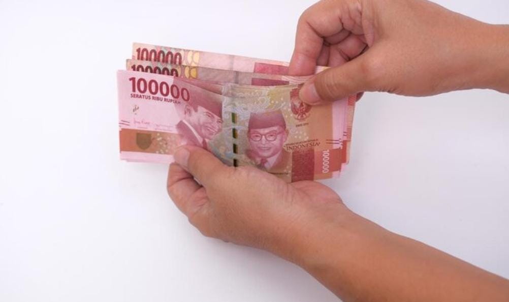 Jadwal gaji 13 dan gaji 14 2026 ramai dibahas, TASPEN tegaskan belum ada keputusan resmi pemerintah soal kenaikan pensiun.