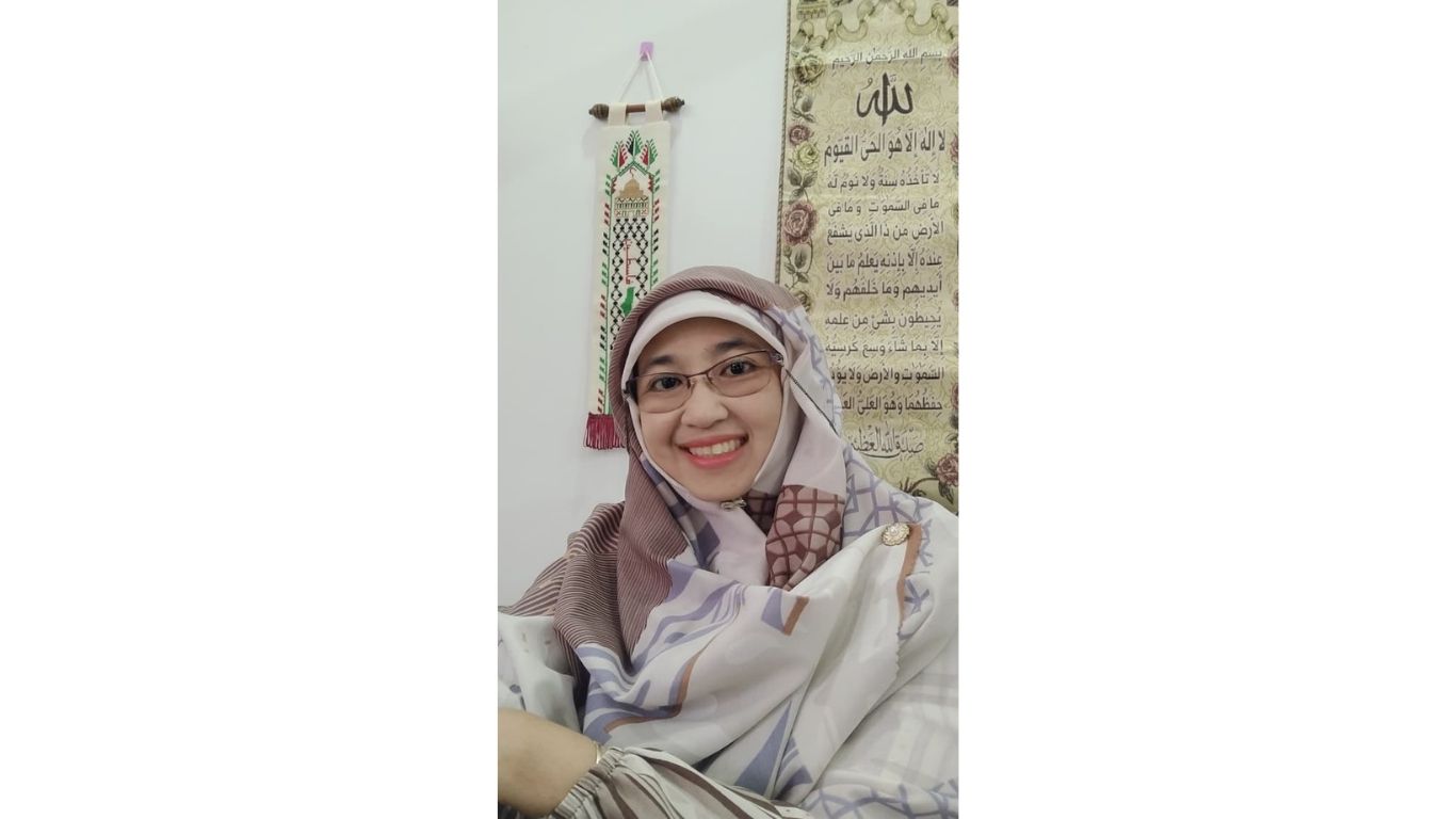 Prof. Dr. Salamah Noorhidayati, MAg.(Guru besar dalam bidang Ilmu Hadis dan Kaprodi S-2 Ilmu Alquran dan Tafsir Pascasarjana UIN)