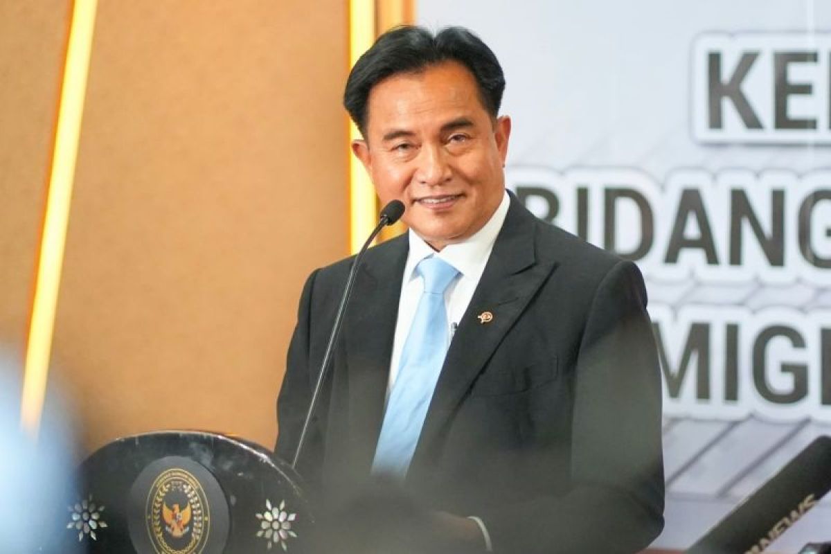 Menko Kumham Yusril Ihza Mahendra desak tindakan tegas terhadap oknum polisi yang aniaya siswa SMP di Kota Tual Maluku hingga tewas. (Sumber: Antara)