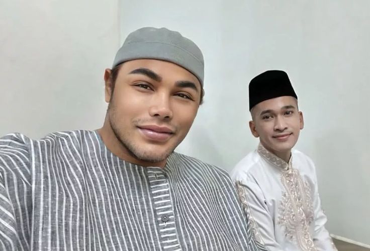 Daftar artis mualaf 2024 seperti Mahalini dan Selin Evanelista yang tak lagi merayakan Natal setelah memeluk agama Islam.(Pinterest)
