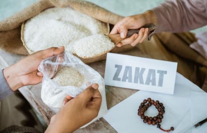 Zakat Fitrah 2026 tak hanya soal bayar. Pahami siapa penerima zakat dan konsep ZIS agar ibadah lebih tepat dan bermakna.