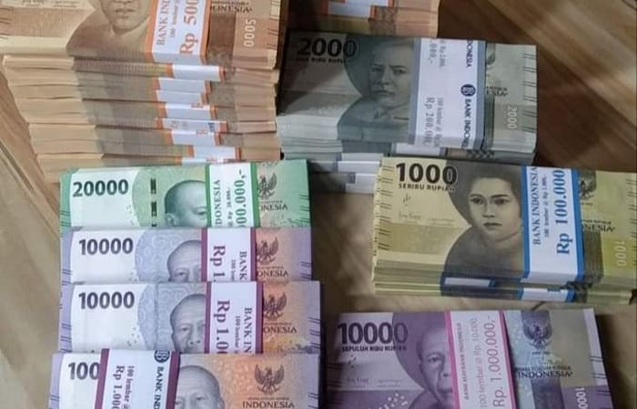 Jadwal penukaran uang baru 2026 lewat Pintar BI periode 1 dan 2 resmi dibuka. Cek tanggal, kuota, dan batas maksimal Rp5,3 juta.