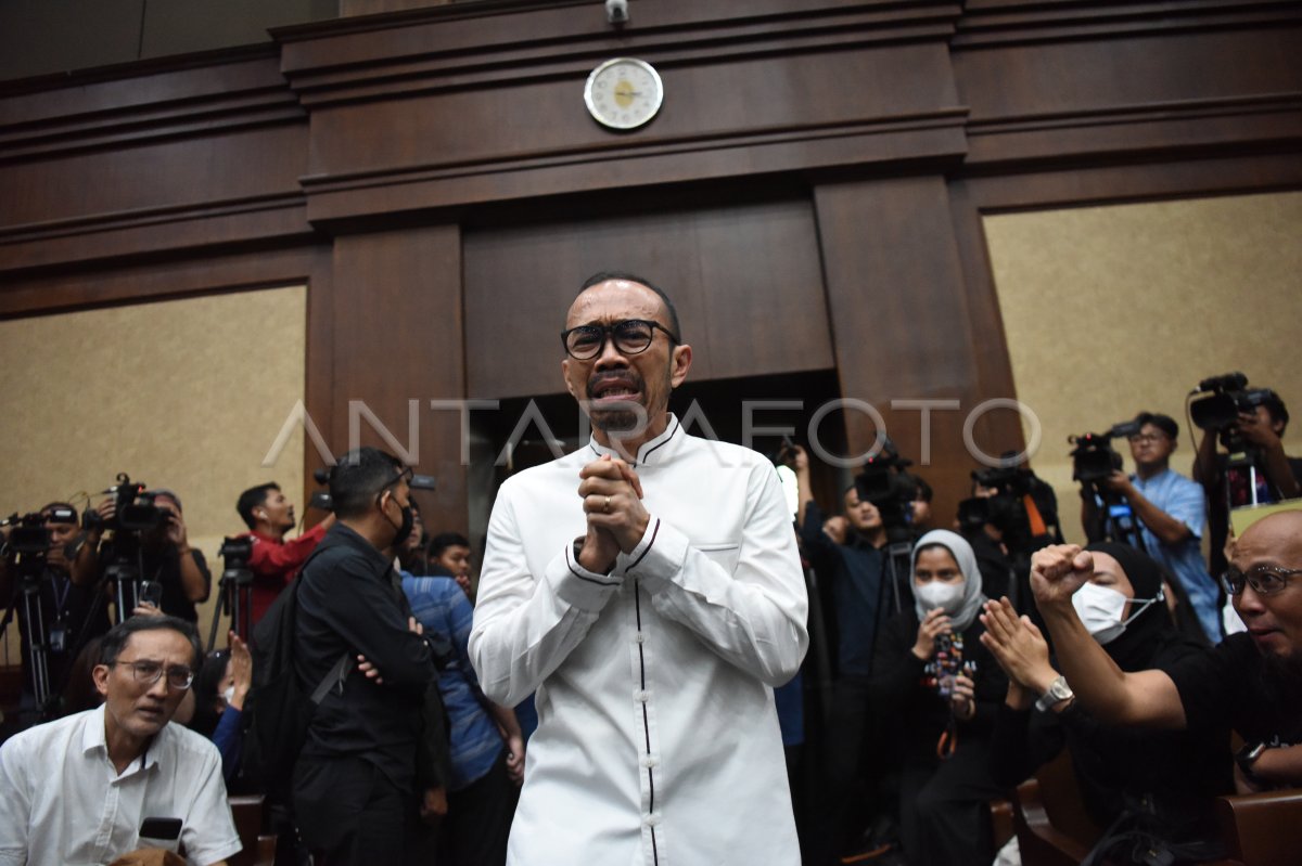 Riva Siahaan menangis jelang vonis kasus korupsi minyak mentah. (Sumber: Antara News)