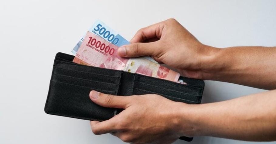 Buya Yahya jelaskan hukum tukar uang baru Lebaran. Selisih nominal saat penukaran termasuk riba? Simak penjelasannya.