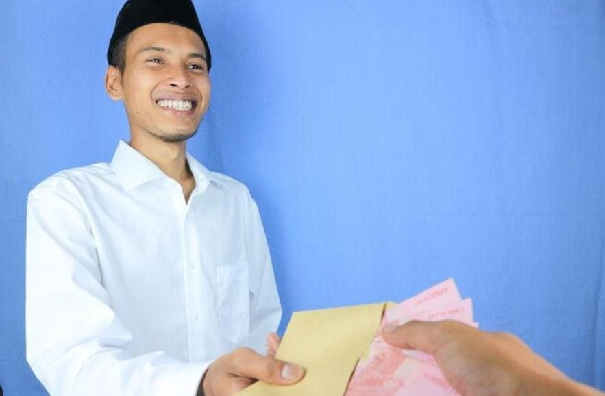 PBNU izinkan pembayaran zakat fitrah dengan uang sesuai harga beras 2,5&ndash;2,7 kg, solusi praktis bagi umat Muslim Indonesia.