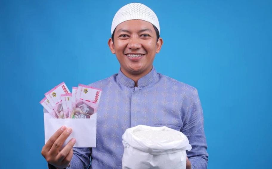 Zakat fitrah dengan uang boleh, tapi harus senilai harga beras. Ini panduan lengkap agar zakat sah dan tepat sasaran menurut Mazhab.