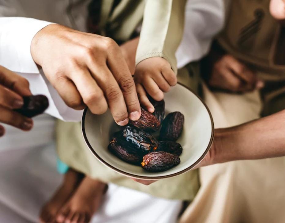 Panduan fidyah puasa: siapa wajib bayar, kapan menunaikannya, dan cara memberi kepada fakir miskin sesuai ajaran Islam.