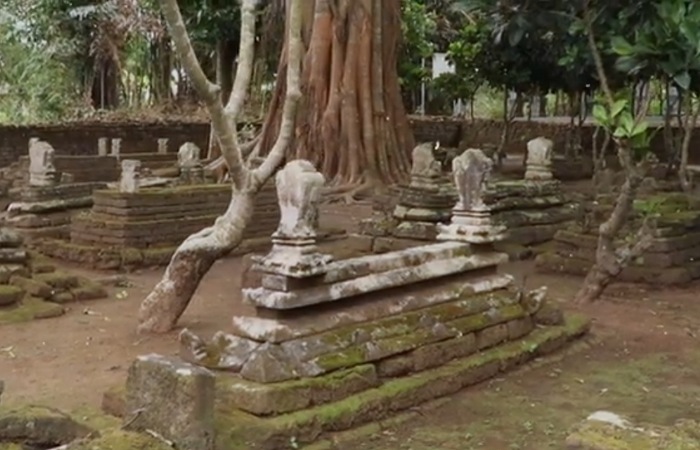 Sejarah Astana Gedong Tulungagung mengungkap situs makam kuno lintas kerajaan di lokasi strategis pertemuan tiga sungai.
