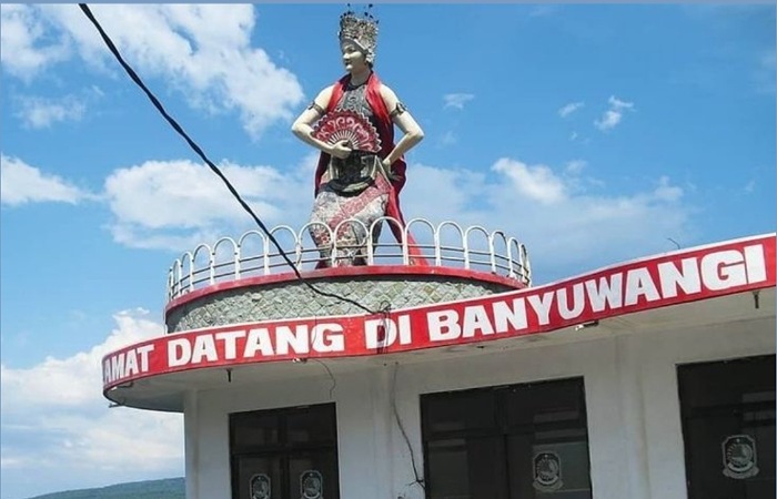 Legenda Banyuwangi mengungkap asal usul Banyuwangi dari kisah cinta tragis Surati dan air harum yang penuh makna.