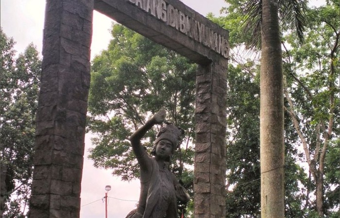 Legenda Banyuwangi mengisahkan cinta tragis Banterang dan Surati yang melahirkan asal usul nama Banyuwangi yang penuh makna.