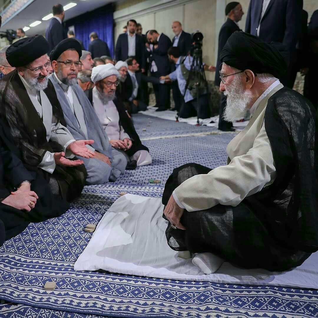 Sejarah Iran dan Syiah dari Dinasti Safawi hingga Revolusi Islam 1979 yang mengubah Persia menjadi Republik Islam.