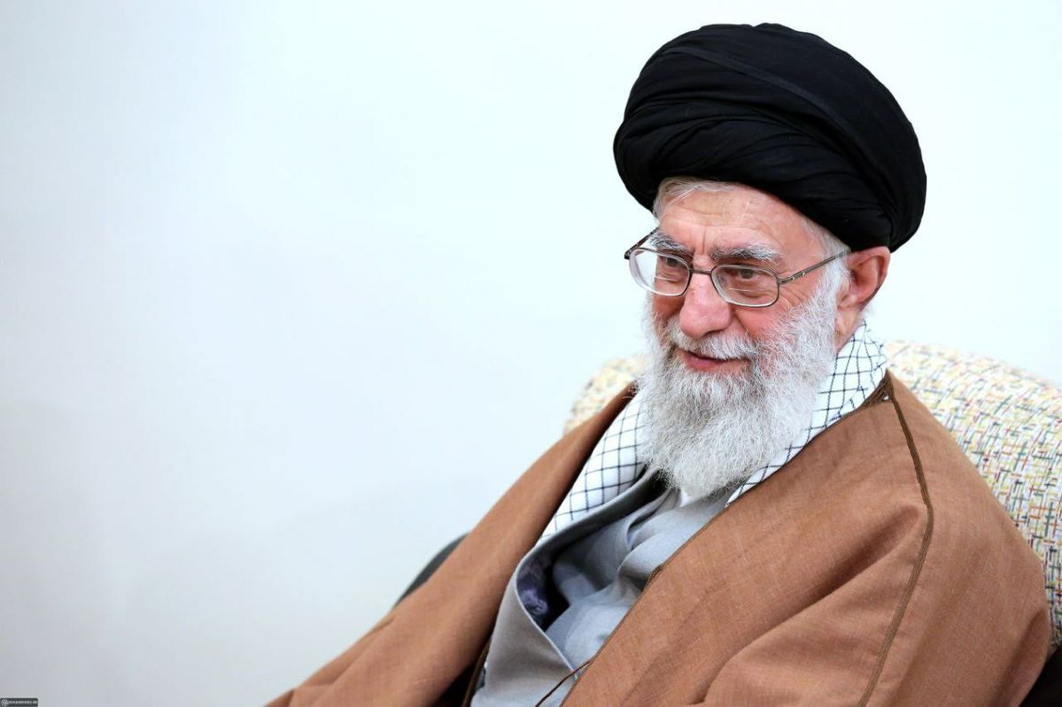 Ali Khamenei tewas dalam serangan AS-Israel. Simak jejak kepemimpinan dan dampaknya terhadap politik Iran dan kawasan Timur Tengah.