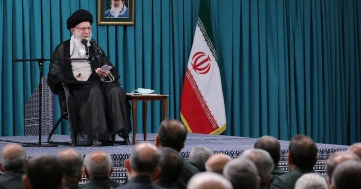 Ali Khamenei tewas dalam serangan AS-Israel. Simak jejak kepemimpinan dan dampaknya bagi politik Iran dan Timur Tengah.