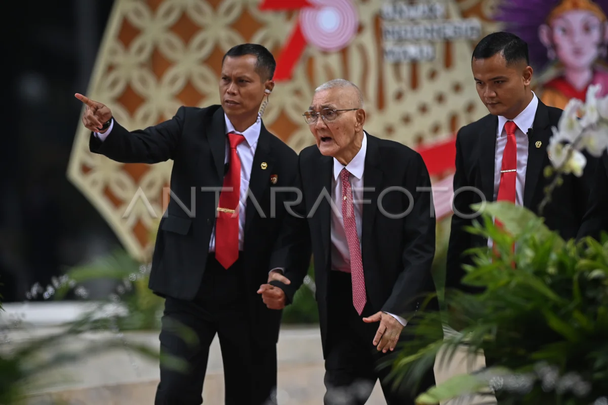 Wakil Presiden ke-6 RI Try Sutrisno meninggal dunia di RSPAD. Istana berduka.(antarafoto.com)