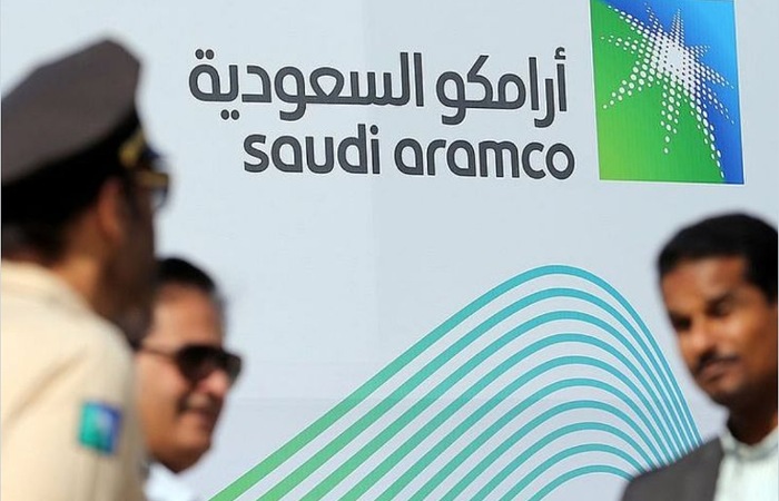 Saudi Aramco diserang dan Selat Hormus ditutup Iran, ancaman krisis minyak global 2026 picu lonjakan harga energi dunia.