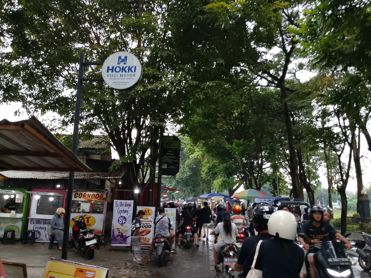 Suasana Pinka Tulungagung yang dipadati warga jelang berbuka puasa.(RAHIIQ AL BACHRI/RATU)