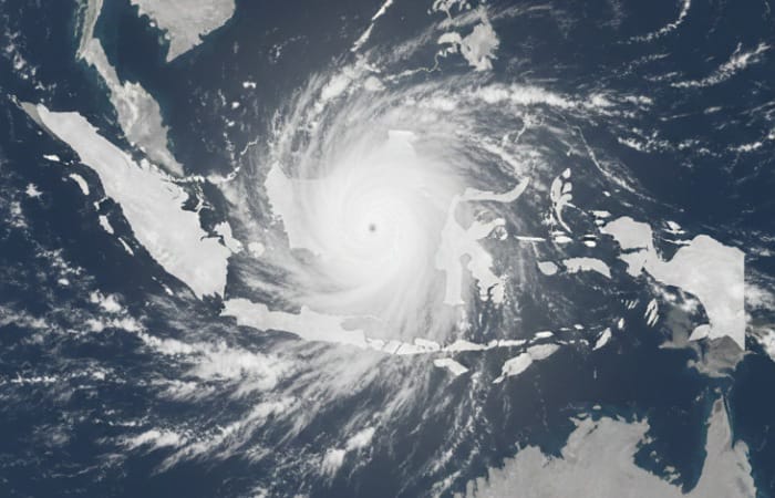 Citra satelit BMKG menunjukkan kemunculan tiga bibit siklon tropis yang memicu potensi hujan lebat di Jawa, Bali, NTB, hingga NTT pada 4 Maret 2026.