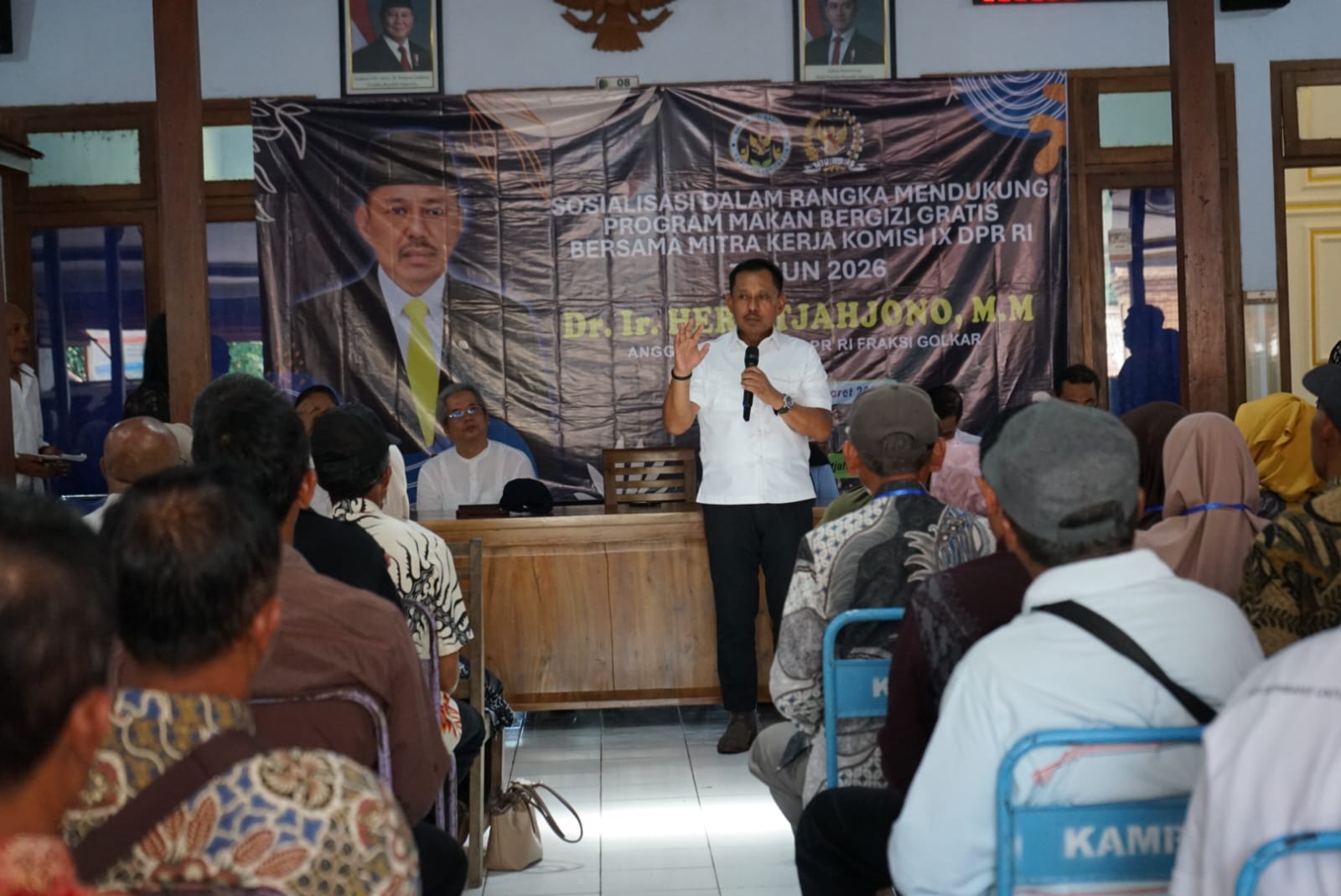 Sosialisasi program Makan Bergizi Gratis (MBG) oleh anggota Komisi IX DPR RI, Heru Tjahjono, di Desa Mulyosari, Pagerwojo, Rabu (4/3/2026).