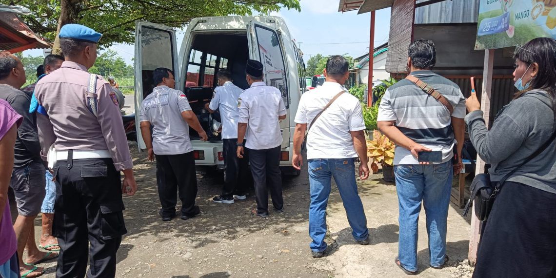 Seorang pria ditemukan meninggal dunia di sebuah warung kopi di kawasan Jembatan Ngujang 2, Rabu (4/3/2026) pagi.