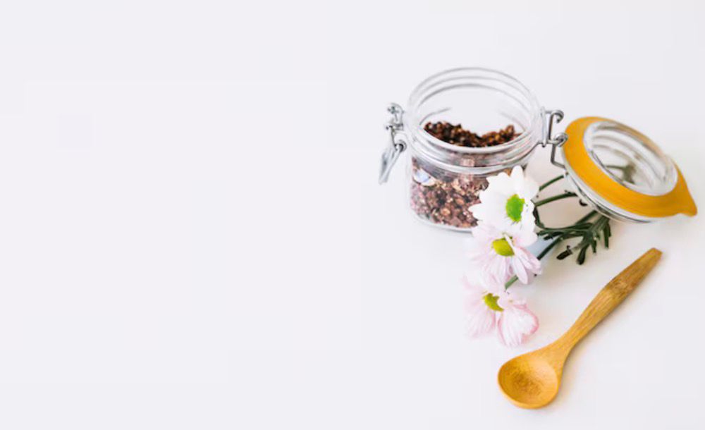 7 obat tradisional asam lambung naik seperti lidah buaya, jahe, hingga air kelapa dipercaya membantu meredakan GERD secara alami.