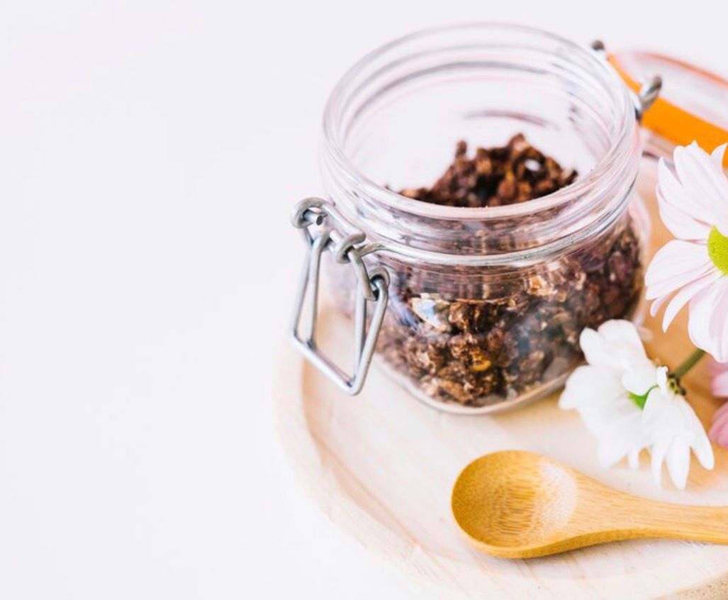 9 obat herbal asam urat alami seperti kunyit, jahe hingga cuka apel dipercaya membantu menurunkan kadar asam urat dan meredakan nyeri sendi.