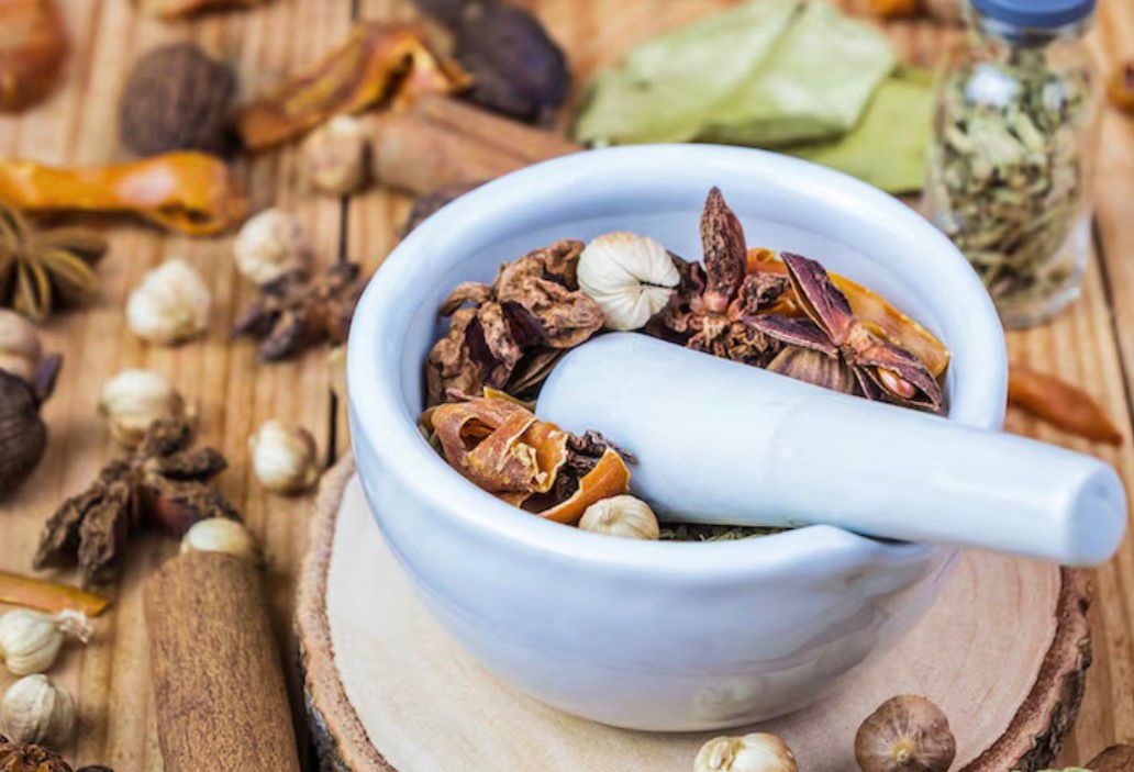 Ramuan kunyit dan madu untuk sakit lambung viral. Simak resep tradisional kunyit yang dipercaya membantu meredakan luka lambung.