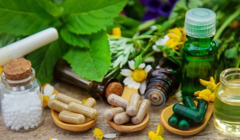 6 obat herbal untuk GERD seperti jahe, kunyit, hingga madu dipercaya membantu meredakan asam lambung dan mencegah kambuhnya penyakit.