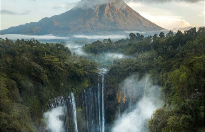 Review wisata air terjun tumpak sewu: panorama &ldquo;Niagara Jawa Timur&rdquo;, jalur trekking menantang, dan spot foto spektakuler.