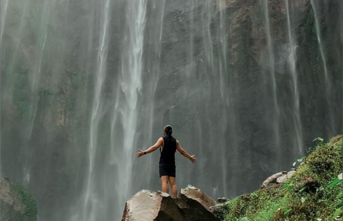 Review Wisata Air Terjun Tumpak Sewu 2026: panorama tirai air raksasa di perbatasan Malang dan Lumajang yang memikat wisatawan.