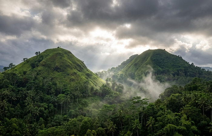 Review wisata Bali Twin Hills 2026: panorama bukit kembar di Bangli dengan spot sunrise, sawah hijau, dan pemandangan laut dari ketinggian.